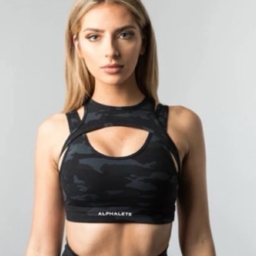 Alphalete Surface Keyhole Women's Black Sports Bra